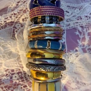 LOT of 19 bracelets all different